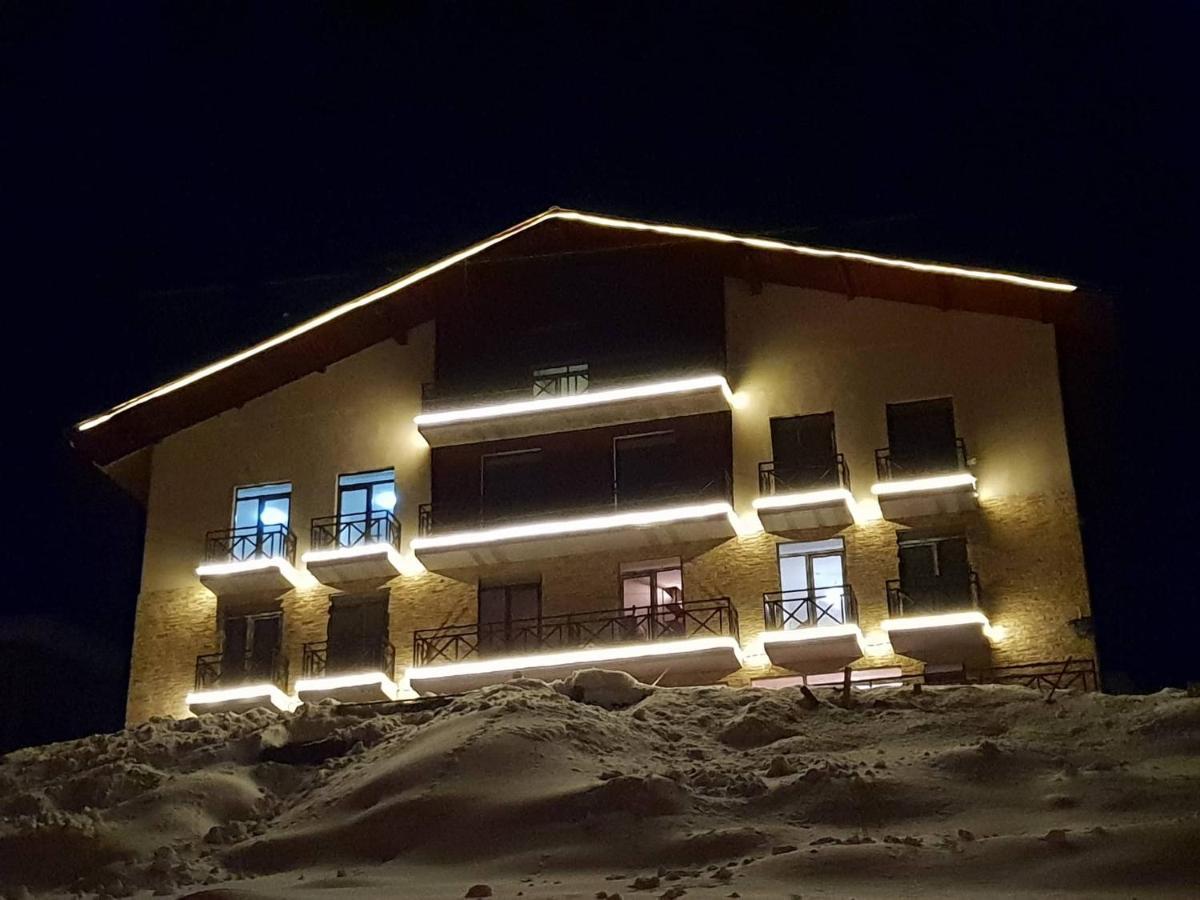 Chalet Papa Basili กูเดาริ ภายนอก รูปภาพ